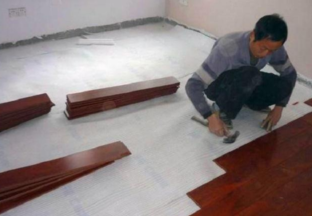 裝修先鋪地板還是先貼壁紙？順序搞錯(cuò)，有你后悔的！